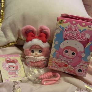 Nommi Strawberry Cream Bunny (open box confirmed)